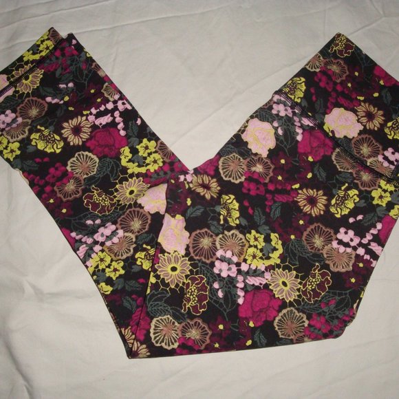 Lululemon Wunder Unders, Size 4 - Picture 3 of 3